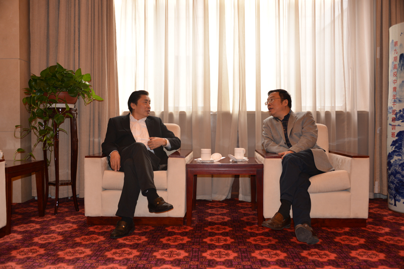 9月30日上午，中国工程院院士、四川大学校长谢和平来院为第49期高校领导干部进修班作“本科教育改革”案例教学。教学开始前，马俊杰书记会见了谢和平院士。