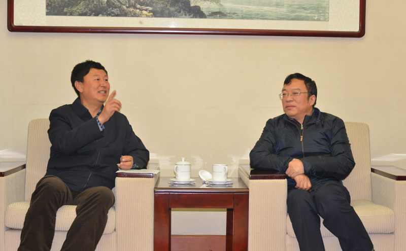 云南师范大学党委书记叶燎原为学院第46期高校中青年干部培训班作案例教学