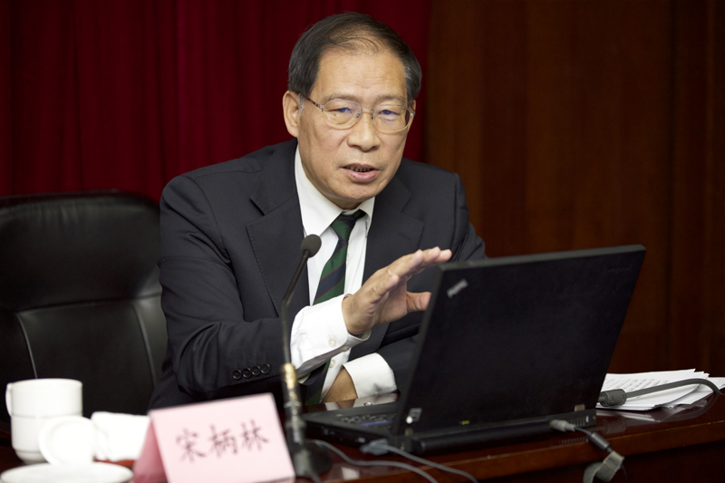 11月6日上午，外交部驻马赛前总领事宋柄林来院为第26期教育部驻外后备干部岗前培训班作题为“外交工作与外交礼仪”的专题报告。