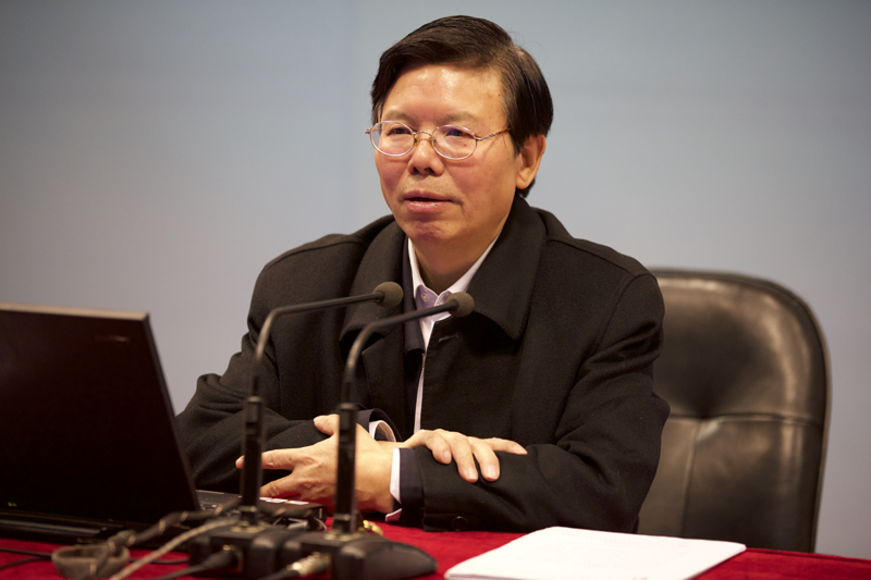 11月6日上午，中央编译局秘书长杨金海来院为2015年第5期高校思想政治理论课骨干教师研修班作题为“当代国外马克思主义研究”的专题报告。