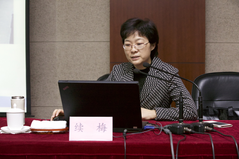 11月23日上午，教育部办公厅副主任、新闻发言人续梅来院为第46期高校中青年干部培训班作题为“网络时代的舆情引导与危机处置”的专题报告。报告开始前，学院党委书记、常务副院长马俊杰与续梅副主任交流了工作。