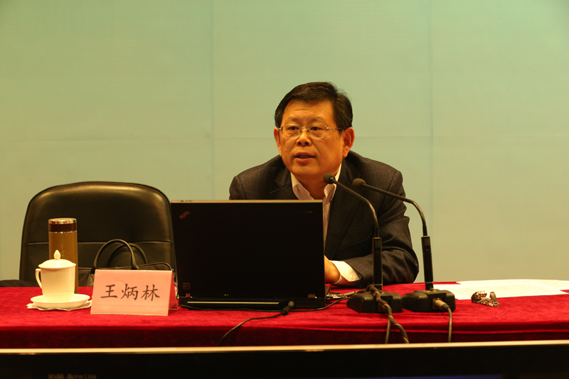 3月3日下午,教育部社科中心主任王炳林来院为第五十一期高校领导干部进修班与第四十七期高校中青年干部培训班全体学员作“切实做好高校意识形态工作”专题报告。报告由学校管理教研部副教授赵宏强主持,两个培训班共230余位学员听取了报告。 3月3日下午,教育部社科中心主任王炳林来院为第五十一期高校领导干部进修班与第四十七期高校中青年干部培训班全体学员作“切实做好高校意识形态工作”专题报告。报告由学校管理教研部副教授赵宏强主持,两个培训班共230余位学员听取了报告。