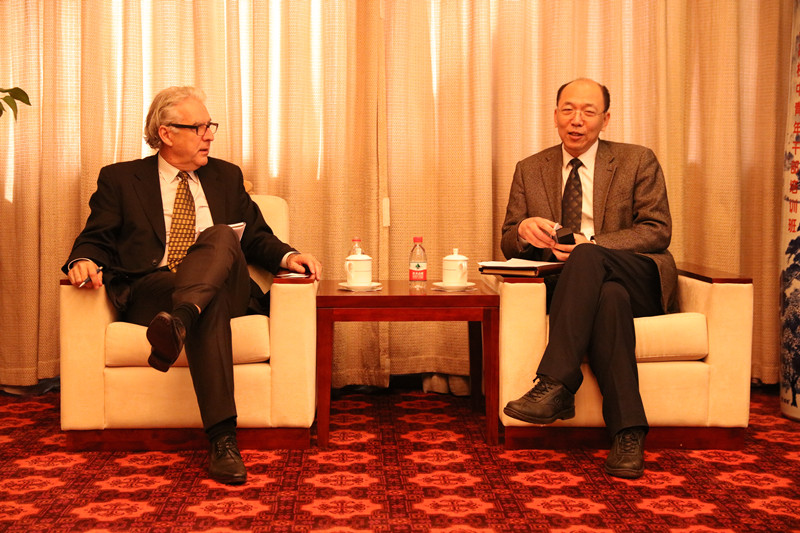 3月9日上午，学院副院长牛文起会见来华访问的澳大利亚阿德莱德大学高等教育主任范德礼教授一行。学院国际合作与培训部相关同志参加了会见。【文字：张林东 编审：彭可为】