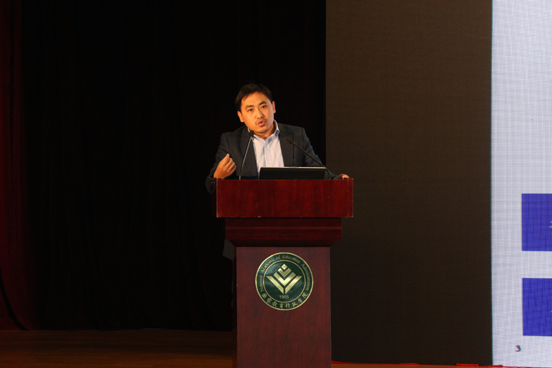 IBM全球业务咨询部教育行业总监方兴勇作了主题为“建设智慧校园，拥抱教育新生态”的演讲，阐释了未来智慧校园建设的前景。