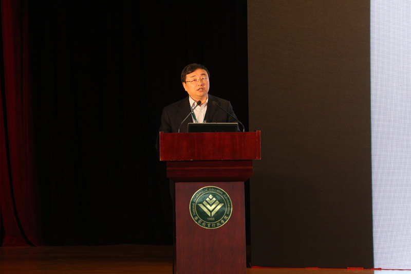 哈尔滨工业大学副校长、中国高校计算机教育MOOC联盟副理事长徐晓飞介绍了如何借助MOOC深化高校教学方法改革。