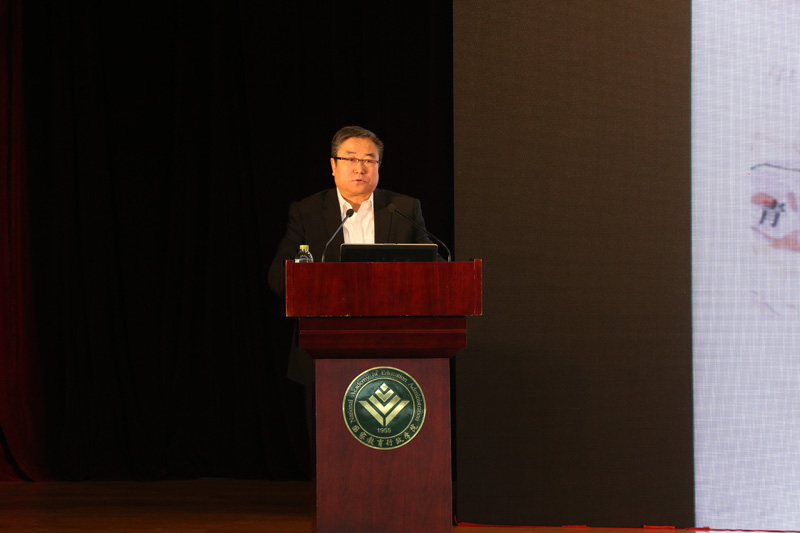 甘肃省教育厅副巡视员丁光明分享了甘肃省在利用信息技术促进教育公平的实践与经验。