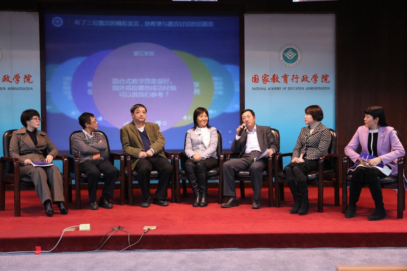 平行论坛一：“互联网+”课堂教学分论坛中，清华大学计算机科学与技术系教授孙茂松、西南交通大学副校长冯晓云和BlackBoard中国区CEO陈永红分别结合自己研究和实践经验在“互联网+”课堂教学分论坛做了主旨发言。