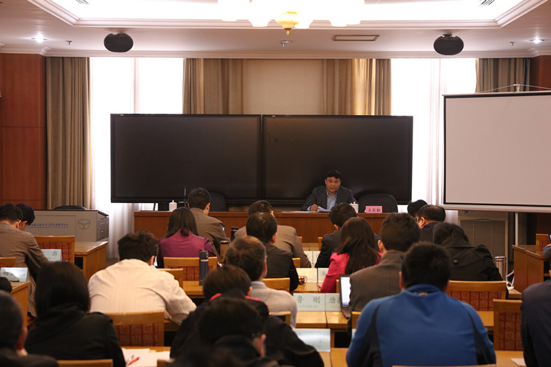 教育部直属机关党委副书记、纪委书记王家勤为学员作报告