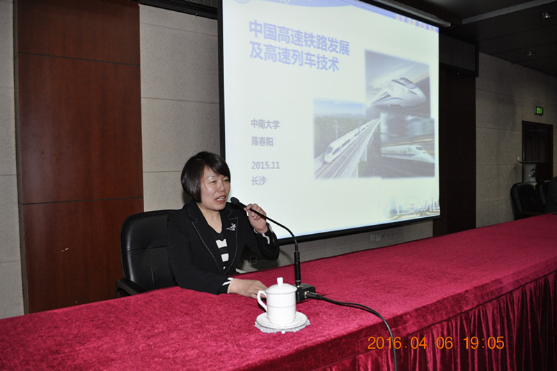 4月6日，第五十一期高校领导干部进修班在学院举办第三次学术沙龙。沙龙由二班学员、上海财经大学副校长刘兰娟主持。