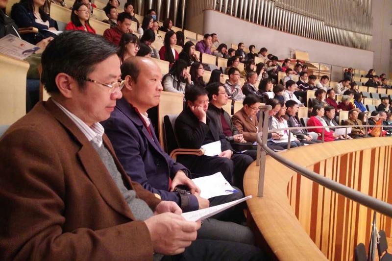 中青四班充分利用北京“文化中心”的优势，享受了一场场丰富的文化盛宴。：国家大剧院观看演出