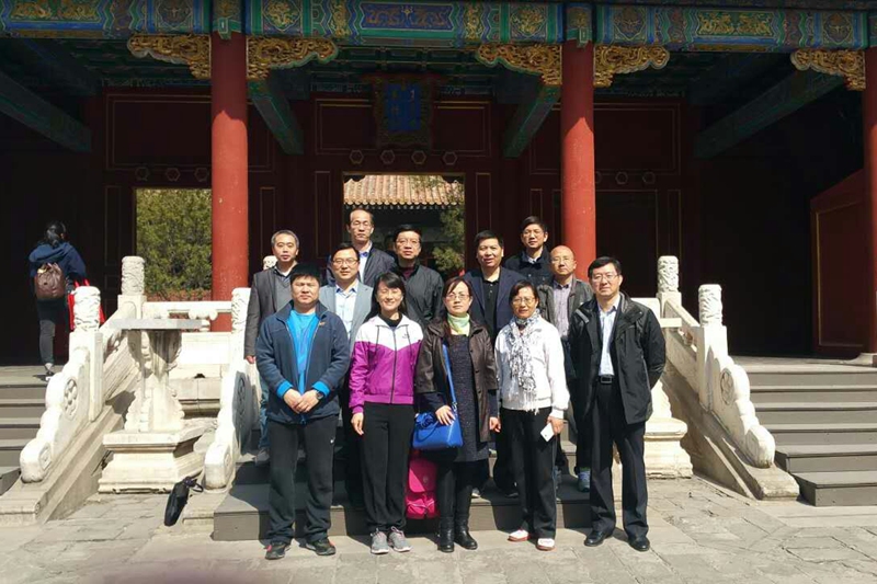 中青四班充分利用北京“文化中心”的优势，享受了一场场丰富的文化盛宴。：参观故宫博物院