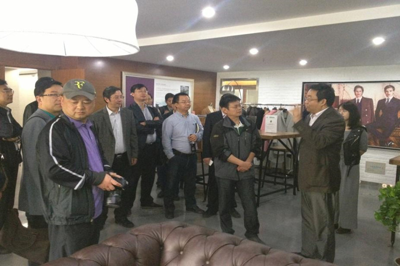 经过一天的参观学习，学员们深入了解了西安工程大学的协同创新工作等相关情况，在鼓励高校转型的当下，为高校的可持续发展提供了宝贵经验。（文/图 胡学斌 于树江 刘江华 李凤营 贾仕林 李建平 高徐 邹晓青；制作：第47期高校中青班赴陕西调研团）