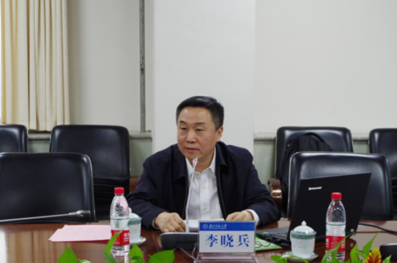 李晓兵副书记介绍了北师大办学基本情况，以及近年来学校在深化综合改革、推进学科发展等方面所采取的举措和所取得的成效。