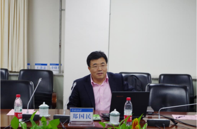 教务处处长郑国民围绕北师大本科教育教学改革、本科人才培养方案实施情况进行了介绍。针对精英人才，其培养方案具有个性化、本研一体化、国际化三个特点，提出了“课程结构要完整、毕业学分要修够、实际活动要参加、体育测试要丰富”的四项要求，同时提供了改革教学与评价方式、本科课程助教制等五项保障。