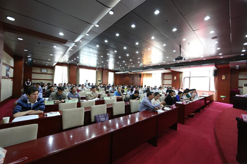 有道是“道越辩越清，理越论越明”。“MOOC是否会取代传统授课方式”和“在校大学生创业利大于弊还是弊大于利”两个辩题，经过辩手们的精彩阐述与思想碰撞，引起了同学们的深刻思考和启发。辩论环节结束后，辩手们还与学员进行了热烈的互动交流。