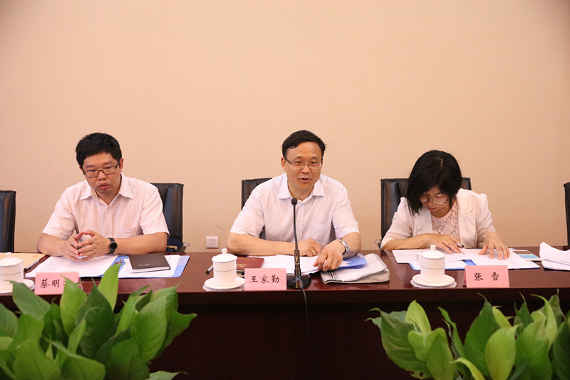 7月13日上午，教育部“两学一做”学习教育第一督导小组来院，对学院开展“两学一做”学习教育情况进行实地督导。第一督导小组由部直属机关党委副书记、纪委书记王家勤担任组长，张雪、蔡明才两位同志为组员。督导以座谈会、查阅资料、随机访谈等形式开展。