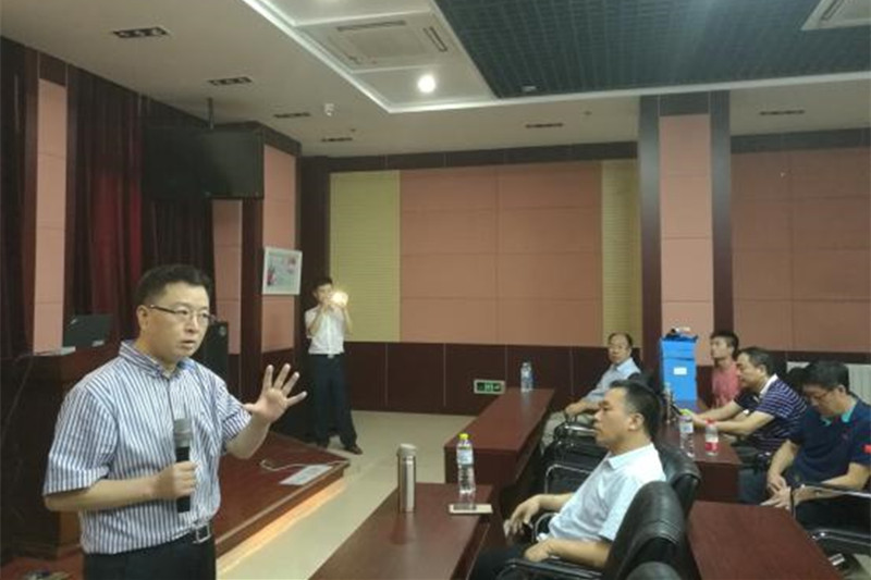 9月9日下午,第49期高校中青年干部培训班五班全体学员前往北京中医药大学开展调研学习活动。本次调研活动的主题为“高校实训教学观摩与研讨”,包括现场考察、实训观摩和交流研讨三个环节。 9月9日下午,第49期高校中青年干部培训班五班全体学员前往北京中医药大学开展调研学习活动。本次调研活动的主题为“高校实训教学观摩与研讨”,包括现场考察、实训观摩和交流研讨三个环节。