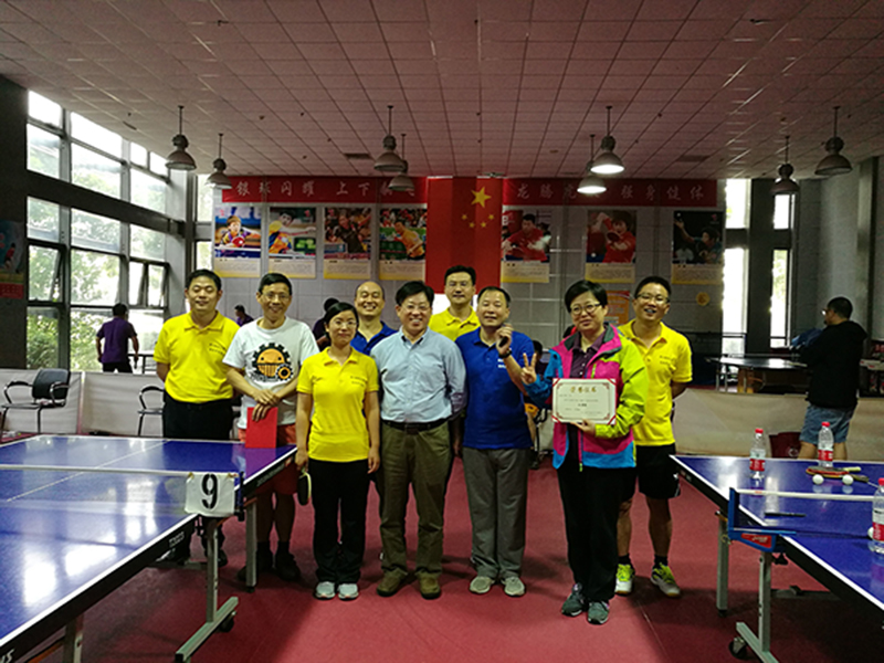9月27日下午，第13期浙江高校中青班乒乓球友谊赛在学院体育馆举行。参赛队员本着“友谊第一、比赛第二”的宗旨，积极参与，顽强拼搏，充分展现了团结奋进的精神风貌和“浙江中青是一家”的文化氛围。
