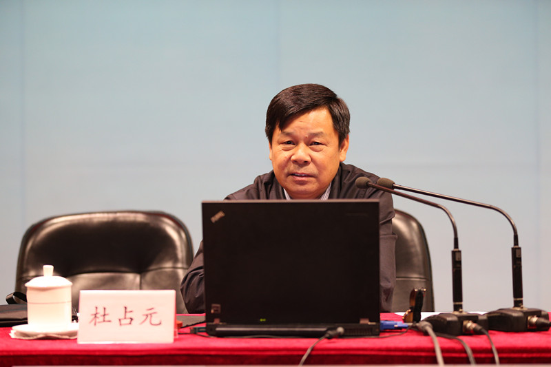 他认为，当前世界科技迅猛发展，新兴科技和新兴产业融合更为紧密，彰显出巨大的变革力量，加快全球科技、经济发展进入新时期，科技发展进入新阶段。从国际科技发展趋势看，信息技术革命的潜力还远未释放出来，科学技术有可能处于新一轮革命的前夜；新思潮、新概念层出不穷，国外学者提出新经济模式为特征的第三次工业革命已经到来；科技在提高社会生产力、提高国际竞争力、增强综合国力、保障国家安全战略中起到重要的支撑作用。国家出台了很多的政策来推动社会科技发展。