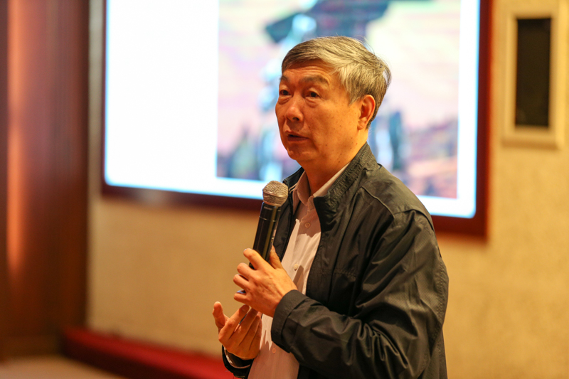 李培根从工程与技术的专业视角出发，提出了当前教育需要关注的时空问题。他认为，现代科技的发展给时间和空间带来巨大改观，逐渐引发了时空逻辑变化；知识存在、存储、传递、产生等依托路径的改变也为创新教育的时空视野探索开辟了新道路。创新教育的重点是要基于未来趋势，突出时间意识和空间意识，充分考量自由与创新能力的关系，而不能局限于创新目的把学生当成创新工具；要通过构建国家教育生态系统，打造良好的教育生态空间，加强教育生态与社会的关联度。他强调，开放的教育有利于学生创新能力的培养，学生不应封闭于学校之中，应当鼓励学生多了解社会与业界需求，解决实际问题，应当把社会和业界作为教育生态环境的重要组成部分。