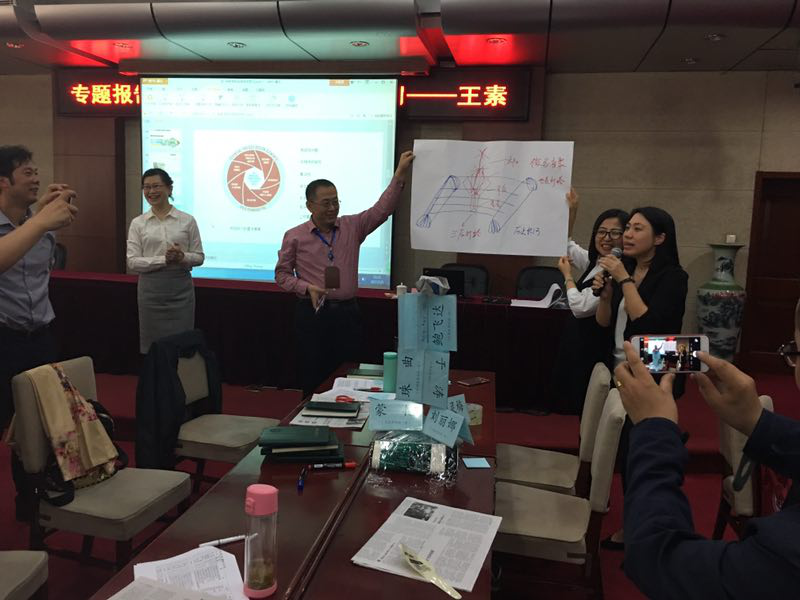 5月5日上午,中国科学研究院未来学校实验室主任王素研究员应邀来我院,围绕“未来学校与项目式学习”这一主题,为我院第19期全国基础教育改革动态研修班全体学员开展参与式教学。 5月5日上午,中国科学研究院未来学校实验室主任王素研究员应邀来我院,围绕“未来学校与项目式学习”这一主题,为我院第19期全国基础教育改革动态研修班全体学员开展参与式教学。