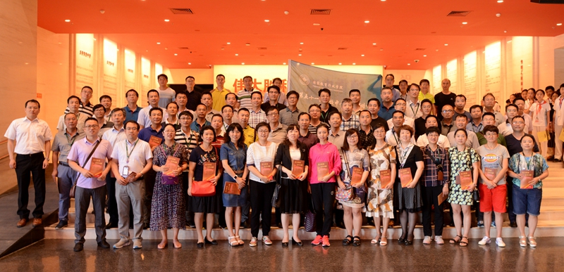 抗战精神是我们整个中华民族的宝贵精神财富，中国将坚定不移地走和平发展的道路，传承和弘扬伟大的抗战精神，为实现“两个一百年”奋斗目标伟大复兴的中国梦，推进人类和平与发展的崇高事业而努力奋斗！(供稿：四班宣传委员、四川职业技术学院思政部主任 姜友维；审稿：分班主任忽杰）