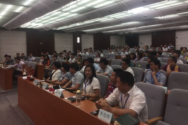 通过辩论,大家思想碰撞,观点呈现,全体学员进一步明晰了现阶段督学角色定位、职能分工以及工作内涵,既提高了教育督导人的职业情怀,又增强了教育督导人的全局意识和责任担当意识,同时也丰富了本期培训内容和培训方式,受到学员们广泛好评。(供稿:大班宣传委员 杨彬;审稿:班主任 包金玲) 通过辩论,大家思想碰撞,观点呈现,全体学员进一步明晰了现阶段督学角色定位、职能分工以及工作内涵,既提高了教育督导人的职业情怀,又增强了教育督导人的全局意识和责任担当意识,同时也丰富了本期培训内容和培训方式,受到学员们广泛好评。(供稿:大班宣传委员 杨彬;审稿:班主任 包金玲)