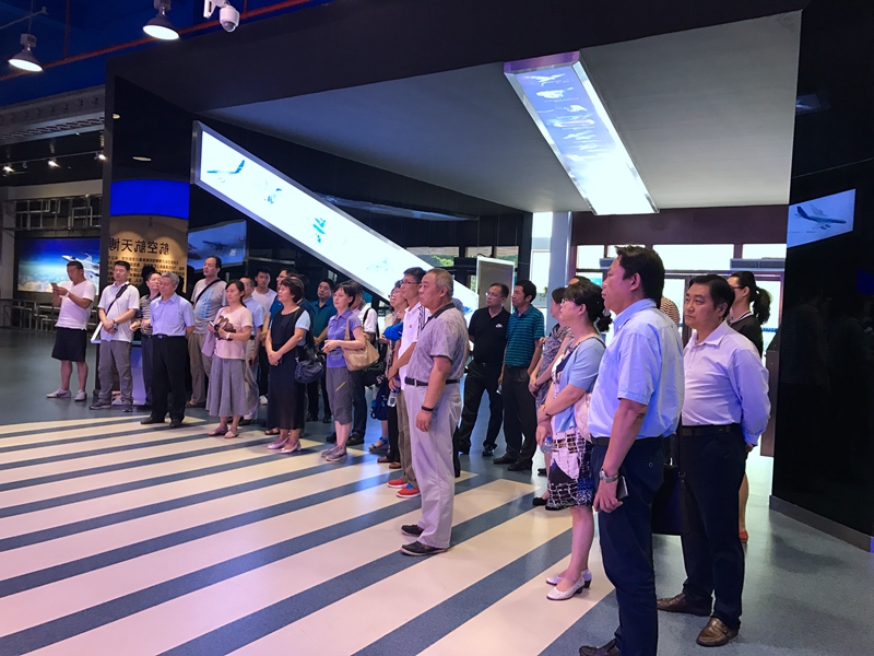 学员们一致认为，北京航天航空大学始终聚焦国家重大战略需求与国际学术发展前沿，打造顶级创新平台和一流科研团队，积极推进产学研一体化，充分彰显了“空天信融合特色”，为兄弟院校开展学科建设、推进教育改革和特色发展，发挥了很好的引领和示范作用。（李虔）