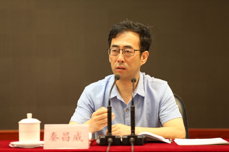 秦昌威在讲话中强调，举办本次培训班旨在学习研讨高校向高水平应用型转变的顶层设计、内涵建设、保障体系、质量监控与评估体系等，指导项目学校切实做好产教融合发展工程规划项目建设，并推动转型改革，从而带动地方本科高校向深度转型迈进。