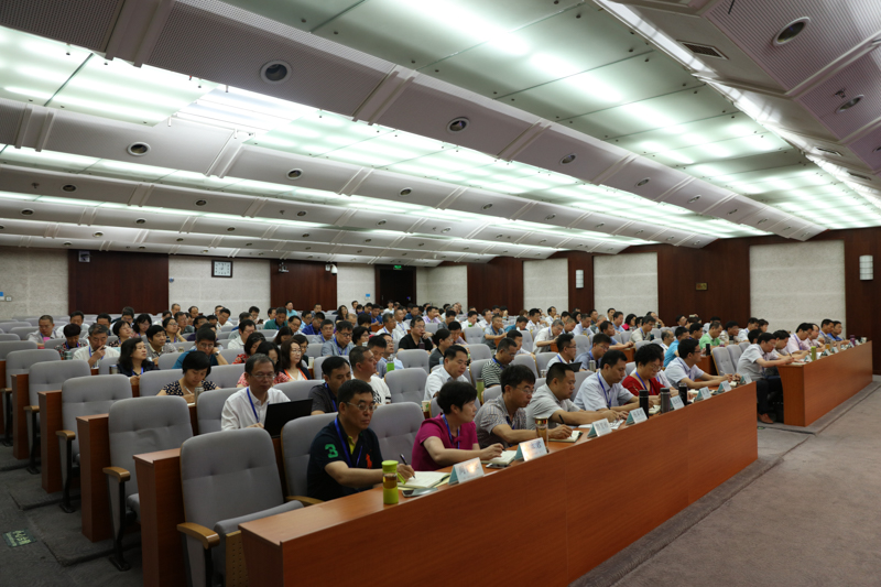 来自全国31个省、自治区、直辖市及新疆生产建设兵团的151名教育行政部门、高等职业院校和中等职业学校的领导干部参加本次研修学习。（郭静）