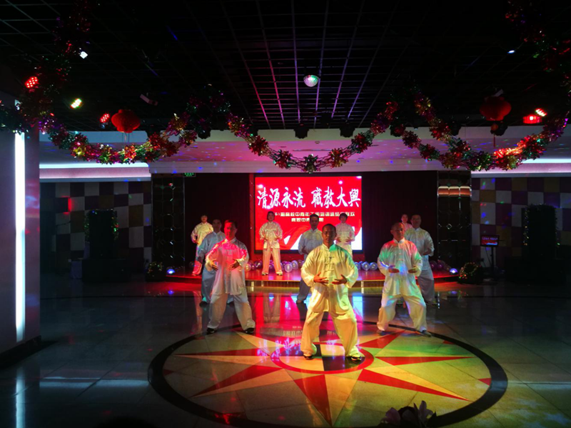 三个月的求学，晨曦里闻鸡起舞的身影总是国教院一道亮丽风景，回归故里宏扬健身气功依然不忘初心。学员们《健身气功八段锦》演绎出“内力提升八段锦，强身健体为修行；锤炼岂敢个人功，国粹传承乃使命”的真言。