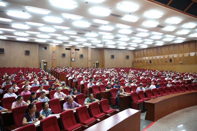 四个暑期培训项目分别为，2017年福建省高校领导干部高级研修班、西安交通大学医学部青年学术与管理骨干培训班、西南医科大学中层干部能力提升与作风建设培训班、2017年洛阳理工学院正处级以上干部培训班。（高艳青）