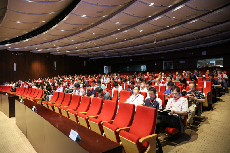 学员就招生制度改革、民办教育发展等问题，与张力教授进行了互动交流。大家一致认为，本场报告内容丰富、信息海量、分析深刻透彻、具有国际视野，对理解《国家教育事业十三五规划》具有很好的指导作用，同时也增强了对我国高等教育发展的信心。（李永贤）