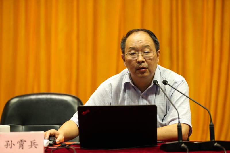 孙霄兵指出，推进高等学校法律治理是落实和推进依法治国、依法行政和依法治教的必然要求，推进高校法律治理需遵循法律确权、简政放权、章程赋权、依法维权的原则，进一步扩大和落实高校的自主权。他强调，要依法落实高等学校办学自主权，完善中国特色现代大学制度，坚持和完善党委领导下的校长负责制，发挥党委领导核心作用。同时，要依据党和国家最新政策和要求，进一步制定完善高等学校有关法律治理的文件，在新的形势下不断推进依法治校工作。