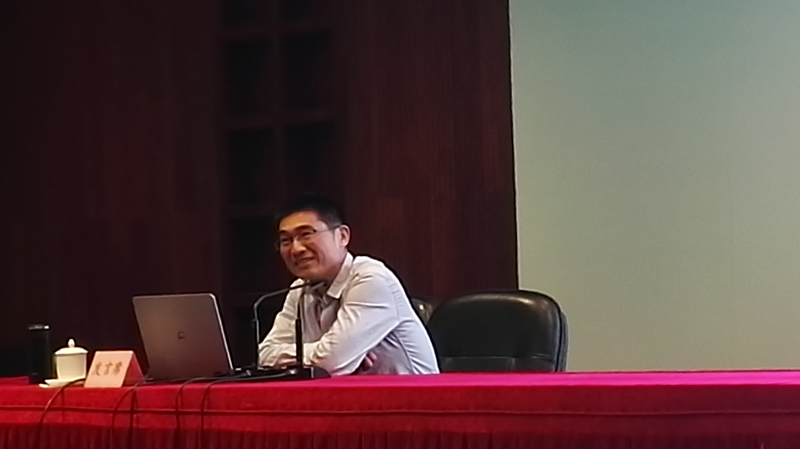 学员、华中农业大学党委研工部部长胡守强，以《行走在“入世”和“出世”之间——学习中国传统文化的一点体会》为题，阐述了对中国传统入世出世思想的看法，指出中国传统知识分子大都具有入世和出世思想结合互补的人生观。他强调，当代中国人的主流精神支柱要以马克思主义为指导，汲取传统精神文明的优秀成果，改造和发扬中国传统的入世出世思想，深刻体现社会主义核心价值观，构筑具有中国特色、时代特点的精神新家园。