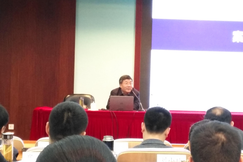 叶永安结合多年的临床工作经验,介绍了肝病治疗等方面的典型案例,在亚健康、心理与失眠、饮食、补钙、运动、五音疗法等方面提出了建议,为大家开出了养身的妙计良方。针对如何对待中医和中医大夫,他援引了周恩来总理的话――“中医好,西医好,中西医结合更好!”
通过此次学术沙龙活动,进一步深化了学员对中医的认识,有利于增强学员的健康意识,养生良好生活习惯,健康愉悦地投入到学习生活中。(供稿:第52期中青班学员、皖南医学院宣传部长 陈抗震;审稿:分班主任 姚翔) 叶永安结合多年的临床工作经验,介绍了肝病治疗等方面的典型案例,在亚健康、心理与失眠、饮食、补钙、运动、五音疗法等方面提出了建议,为大家开出了养身的妙计良方。针对如何对待中医和中医大夫,他援引了周恩来总理的话――“中医好,西医好,中西医结合更好!”
通过此次学术沙龙活动,进一步深化了学员对中医的认识,有利于增强学员的健康意识,养生良好生活习惯,健康愉悦地投入到学习生活中。(供稿:第52期中青班学员、皖南医学院宣传部长 陈抗震;审稿:分班主任 姚翔)