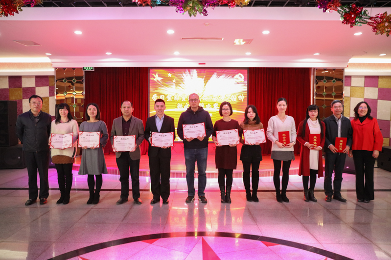 学院征文演讲比赛活动分三个阶段开展。第一阶段主要是征集稿件、初步评审，截止11月28日，共收到学院各部门教职工参赛文稿49篇。学院组织相关专家对文稿进行了匿名评审，共评出10篇作品获得“优秀奖”，另外39篇作品获得“参与奖”。第二阶段为院内演讲比赛，由获得“优秀奖”的10名参赛选手，在学院进行演讲比赛。第三阶段为评选出的优秀青年选手代表学院参加教育部直属机关的比赛活动。