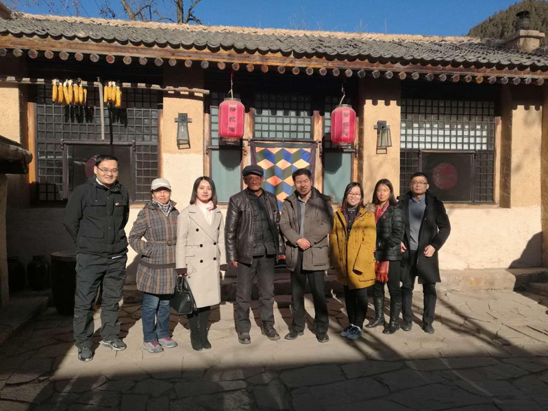 骆驼湾村是2012年底习近平总书记考察过的贫困村，地方偏僻，是特困区中的特困村，“精准扶贫”让村民从根本上提高了生活水平，支部党员们亲身感受到了党对贫困群众的关怀。