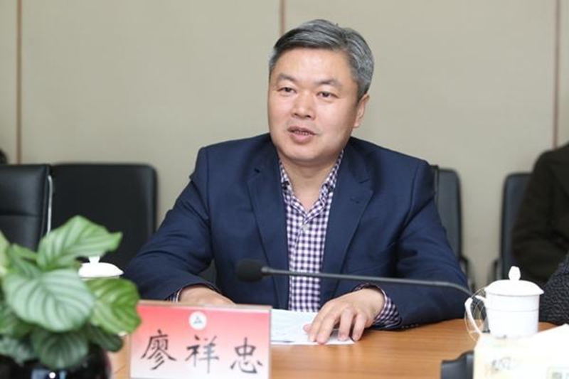 座谈会上,廖祥忠对国家教育行政学院拟在中国传媒大学建立现场教学基地表示感谢。他表示,学校非常重视此项工作,将充分发挥特色优势、整合学校各类优质资源为教学基地的建设提供保障。廖祥忠就学校的办学环境、教学理念、师资团队、专业培训等方面进行了介绍,并表示学校正努力为服务社会、服务国家战略提供全方位的文化和智力支撑。 座谈会上,廖祥忠对国家教育行政学院拟在中国传媒大学建立现场教学基地表示感谢。他表示,学校非常重视此项工作,将充分发挥特色优势、整合学校各类优质资源为教学基地的建设提供保障。廖祥忠就学校的办学环境、教学理念、师资团队、专业培训等方面进行了介绍,并表示学校正努力为服务社会、服务国家战略提供全方位的文化和智力支撑。