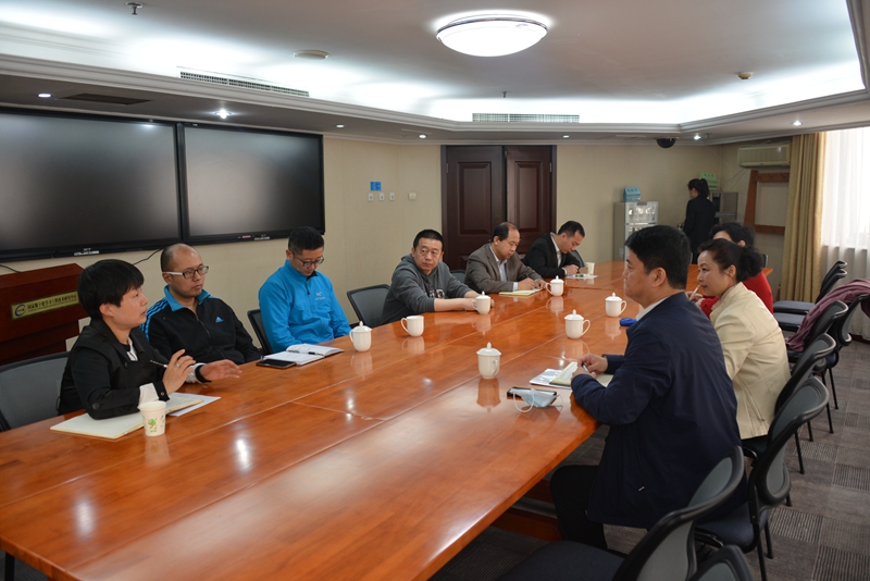 为了尽快开展相关法律咨询工作，签约结束后，潘文君、刘志华两位律师与后勤管理服务中心的相关同志进行了深入、细致的座谈。后勤管理服务中心相关同志就人力资源管理、修缮工程管理、下属企业责任义务、体育馆保险、合同管理、职工培训、人身损害赔偿等方面的法律事务，向法律顾问进行了详细的咨询，法律顾问对各类问题一一作了解答。与会同志纷纷表示，学院聘请法律顾问单位十分必要，对后勤管理服务工作依法有序开展帮助很大，也大大加强了学院事业发展的法律服务支撑。（供稿：后勤管理服务中心行政部）