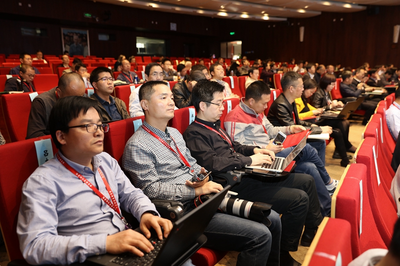 第56期高校领导干部进修班、第53期高校中青年干部培训班和第16期浙江省高校中青年干部培训班的全体学员参加此次论坛。“大学管理者论坛”每年春秋季各举行一次，是学院在高校班开展的最为重要的教学环节之一。（供稿：社会科学教研部 丁月牙；摄影：图书信息技术部 于荣壮）