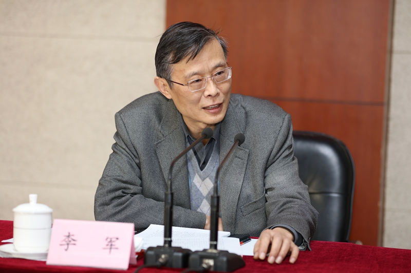 教育部学位管理与研究生教育司司长李军主持开班式和专题报告，财务司、人事司、高教司、社科司及国家发改委社会发展司等相关司局负责人和全体全员聆听了报告。