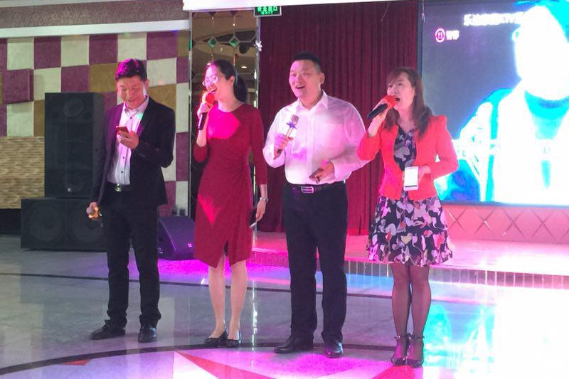 2018年5月3日,第54期高校中青班(高职中青五期)举办了主题为“咏各族盛世华章·书高职奋进之笔”文艺晚会。来自祖国各地的近80名学员在活动中心参加了晚会。 2018年5月3日,第54期高校中青班(高职中青五期)举办了主题为“咏各族盛世华章·书高职奋进之笔”文艺晚会。来自祖国各地的近80名学员在活动中心参加了晚会。