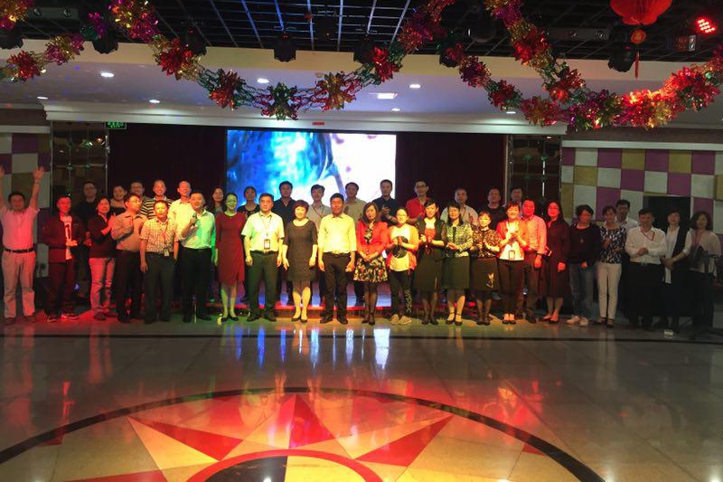 文艺晚会增进了学员的了解与交流,让大家切身感受到了新时代各族人民对今天美好生活的真挚歌颂,坚定了高职班全体学员团结一致、珍惜友谊、书写教育奋进之笔的决心和信心。(供稿:中青班学员 周曦、邱模昌、陈谨、吉智;审稿:班主任 佛朝晖、邢晖) 文艺晚会增进了学员的了解与交流,让大家切身感受到了新时代各族人民对今天美好生活的真挚歌颂,坚定了高职班全体学员团结一致、珍惜友谊、书写教育奋进之笔的决心和信心。(供稿:中青班学员 周曦、邱模昌、陈谨、吉智;审稿:班主任 佛朝晖、邢晖)