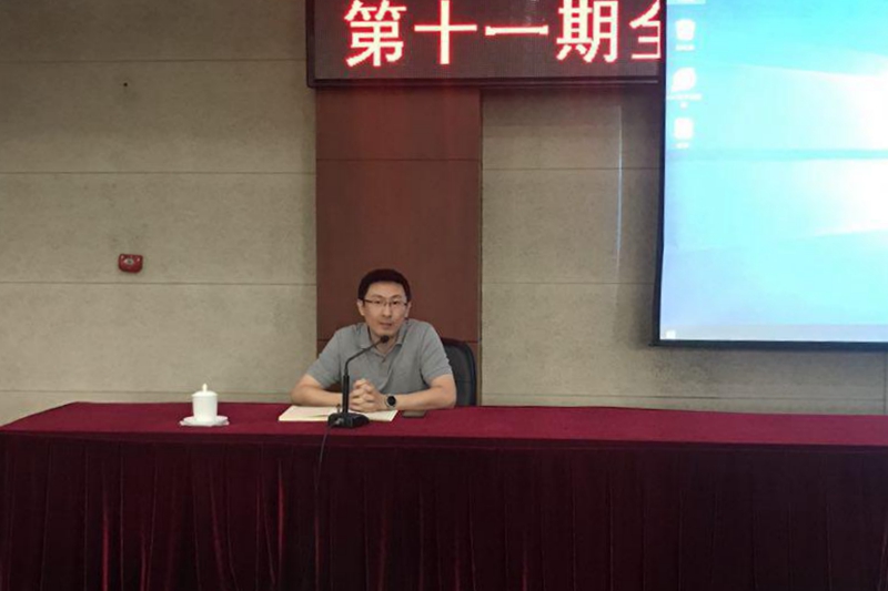 二班“微讲坛”由海南省人民政府教育督导室副主任刘丹主持。
