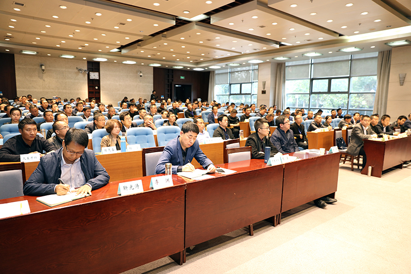 本期培训班共有来自甘肃省、四川省、贵州省、青海省、陕西省、重庆市、内蒙古自治区、西藏自治区、新疆维吾尔自治区、宁夏回族自治区、广西壮族自治区等11个省、市、自治区的92名中学校长和94名小学校长参加了培训。(供稿:教育行政教研部 郭静;摄影:图书信息技术部 于荣壮) 本期培训班共有来自甘肃省、四川省、贵州省、青海省、陕西省、重庆市、内蒙古自治区、西藏自治区、新疆维吾尔自治区、宁夏回族自治区、广西壮族自治区等11个省、市、自治区的92名中学校长和94名小学校长参加了培训。(供稿:教育行政教研部 郭静;摄影:图书信息技术部 于荣壮)