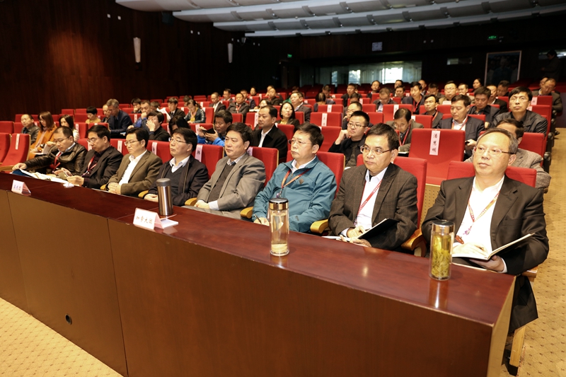 张玲期望学员们在项目预培训和海外研修过程中，要学习好、生活好、体验好和总结好。她表示，中国教育国际交流协会作为项目承办方之一，将一如既往为参训学员提供优质的服务。于京天介绍了国家教育行政学院举办高校领导海外研修的情况并希望学员及时转变角色，做好组织安排、落实学习任务、做好海外研修的各项学习准备。本期研修计划分为5个团组，将分赴美国东部、美国西部、加拿大、澳大利亚和爱尔兰开展为期3周的研修学习。临行前，研修团将在国家教育行政学院进行为期1周的预培训。（供稿：社会科学教研部 杨艳玲；摄影：图书信息技术部 于荣壮）