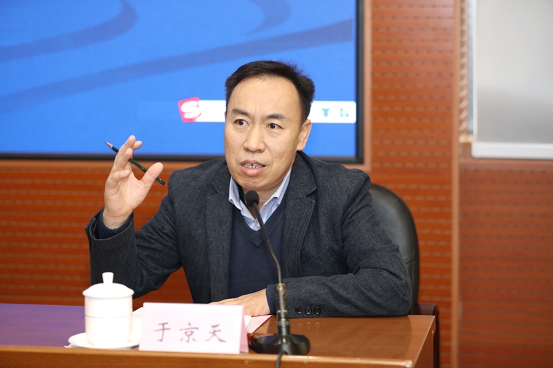 于京天简要介绍了学院培训工作重点及未来努力方向，肯定了本期培训班在组织架构上的创新性尝试，并对参训学员提出了几点建议：一要深度学习，静下心来潜心思考，真正有所收获；二要充分交流，按教学相长、学学相长的原则与教员、学员主动交流，力争做到短班长效；三要深刻反思，在强化自我认知基础上努力提升自己，真正把培训当作党性修炼的过程；四要严格遵守各项纪律规定，严格落实“八项规定”精神。