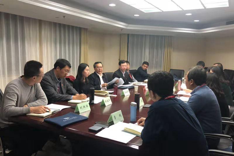 第一次分组研讨的举行，增进了各位学员之间的了解，进一步激发了大家的学习热情和工作动力。开班两天以来，全体学员认真聆听报告，积极交流讨论。大家一致认为，这次培训充分体现了北京市委教育工委高度重视年轻干部队伍建设，培训内容的设计突出了政治标准，尤其在干部作风建设和能力素质提升等方面极有针对性，对干部个人成长成才具有非常强的指导意义。纷纷表示，要珍惜机会认真学习，切实完成好各项培训任务，将所学内容与本职岗位紧密结合，深入思考、学以致用，力争将培训有益成果转化为推动学校改革发展的强大动力；要自觉增强政治能力建设，高度自觉地用习近平新时代中国特色社会主义思想和党的十九大精神武装头脑、指导实践、推动工作，努力在首都高等教育改革发展中展现出应有的更大作为，为新时代首都高等教育改革发展贡献力量。（统稿：学员、中国人民大学苏州校区党委书记 方蔚玮；审稿：班主任、社会科学教研部 王敬红）