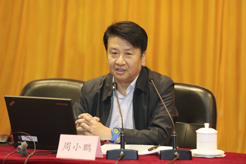 开班式后，国家信访局综合指导司副司长周小鹏作了“全面客观地认识当前信访形势，深入推进信访工作制度改革”的专题报告。